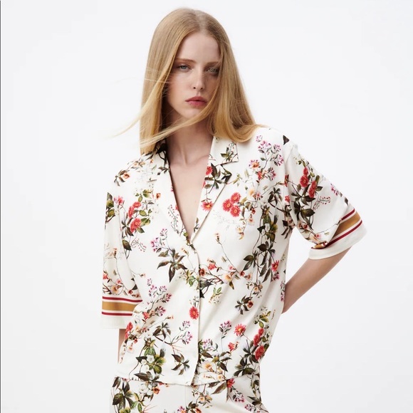 Zara Tops - Zara printed shirt